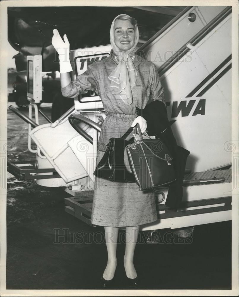 Press Photo Betsy Drake Arriving Idlewild Airport New York - Historic Images