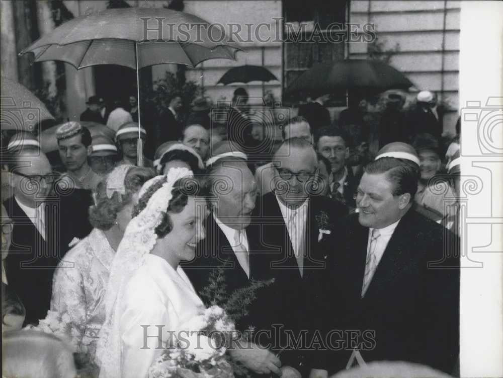 1957 Press Photo German Secretary in Foreign Affairs Heinrich Brentano & Bride - Historic Images