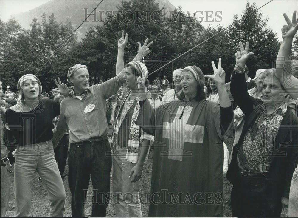 1991 Press Photo Swiss Patriots Swear Traditional Oath Rutli Vierwaldstatten - Historic Images