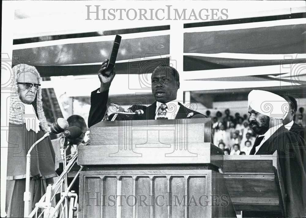 Press Photo Daniel Moi Takes Oath of Office in Nairobi - Historic Images