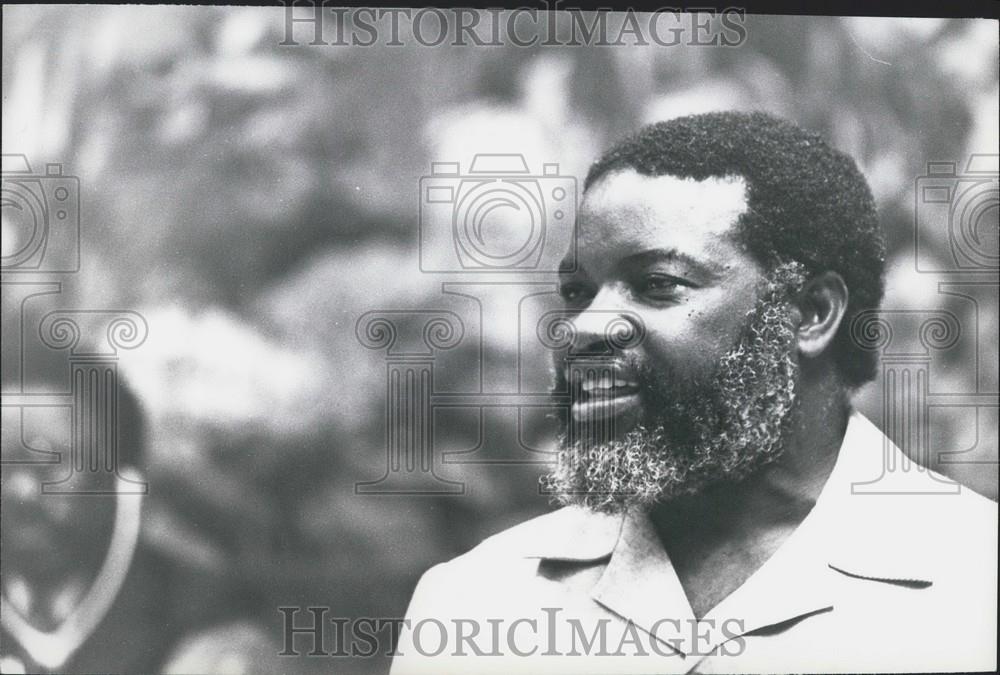 1977 Press Photo Sam Nujoma, President of SWAPO addressing OAU Heads of State - Historic Images