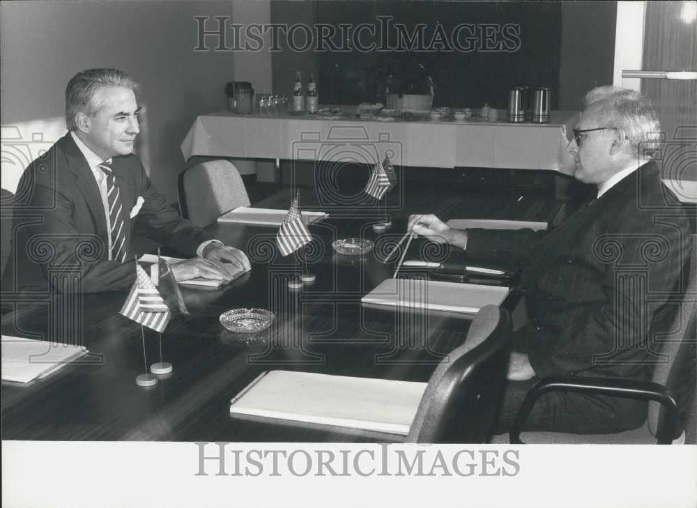 1990 Press Photo Nuclear and Space Talks in Geneva, Rich R. Burt, YK. Nazarkin - Historic Images