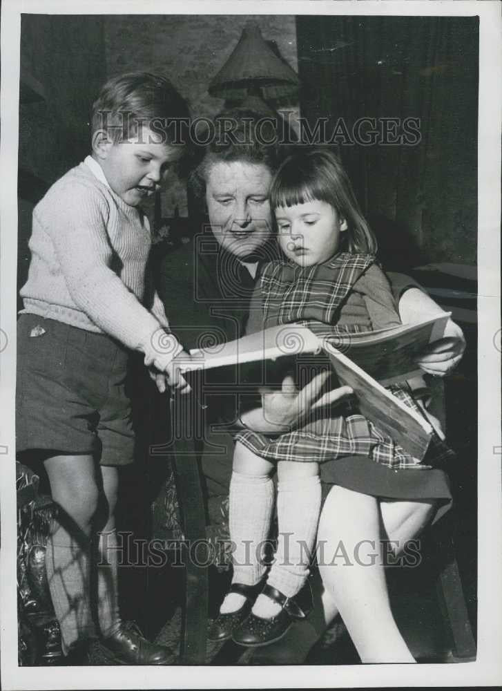 1959 Press Photo Billy Trist Vicky Trist Holiday Orphans - Historic Images