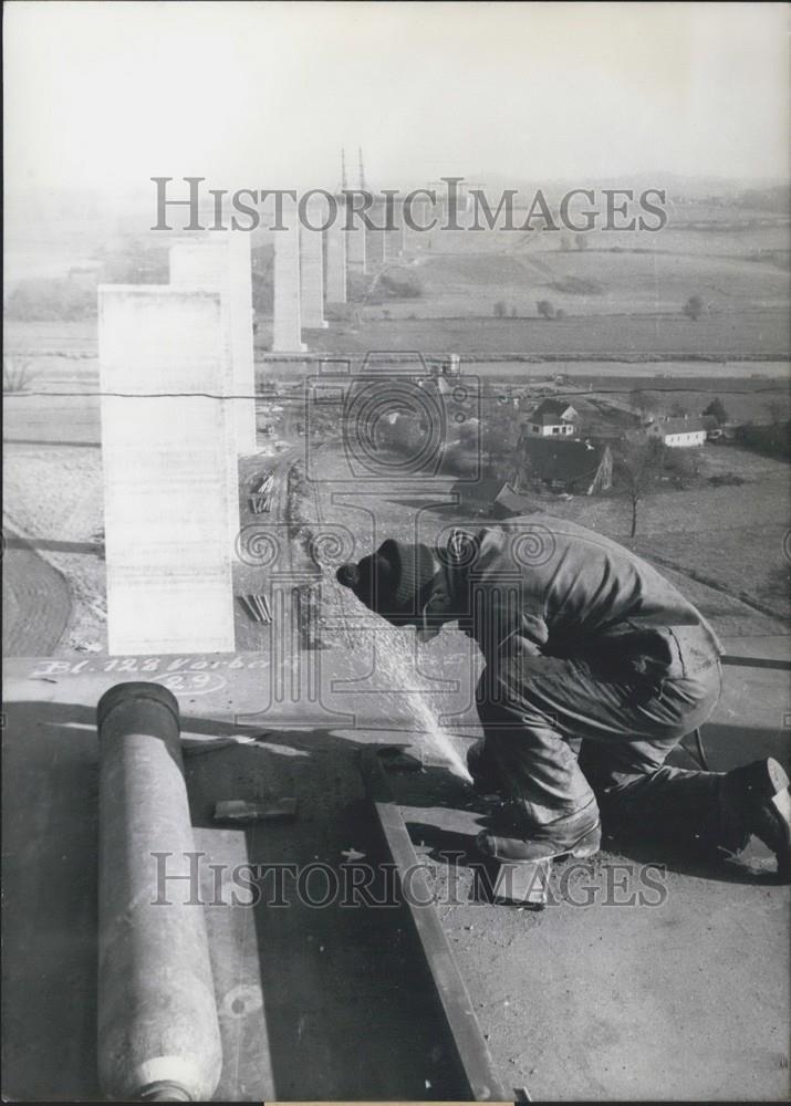 1965 Press Photo Construction on The longest High-Bridge of Germany - Historic Images