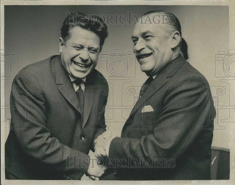 1960 Press Photo German Spy &amp; British Intelligence Man Meet Again After Years - Historic Images