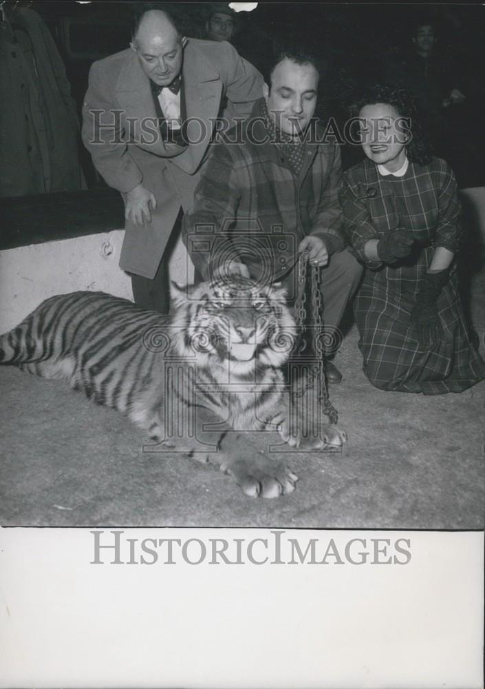 1954 Press Photo  Doctor Mery, Founder of the "Friends of the Beasts" - Historic Images