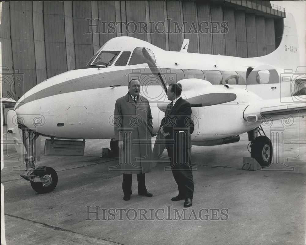 1968 Press Photo Lord Robens Takes Delivery of Coal Board&#39;s New Dove Aircraft - Historic Images