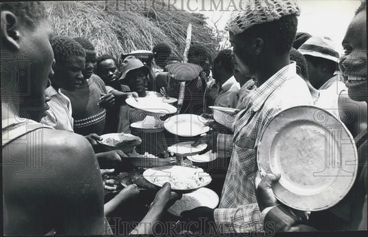 1977 Press Photo Rhodesian refugees  in Mozambique - Historic Images