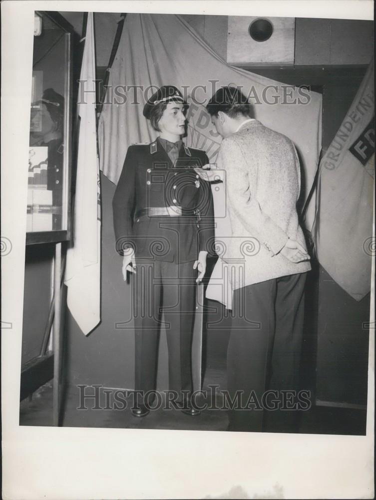 1952 Press Photo Touring Exhibition throughout West Germany - Historic Images