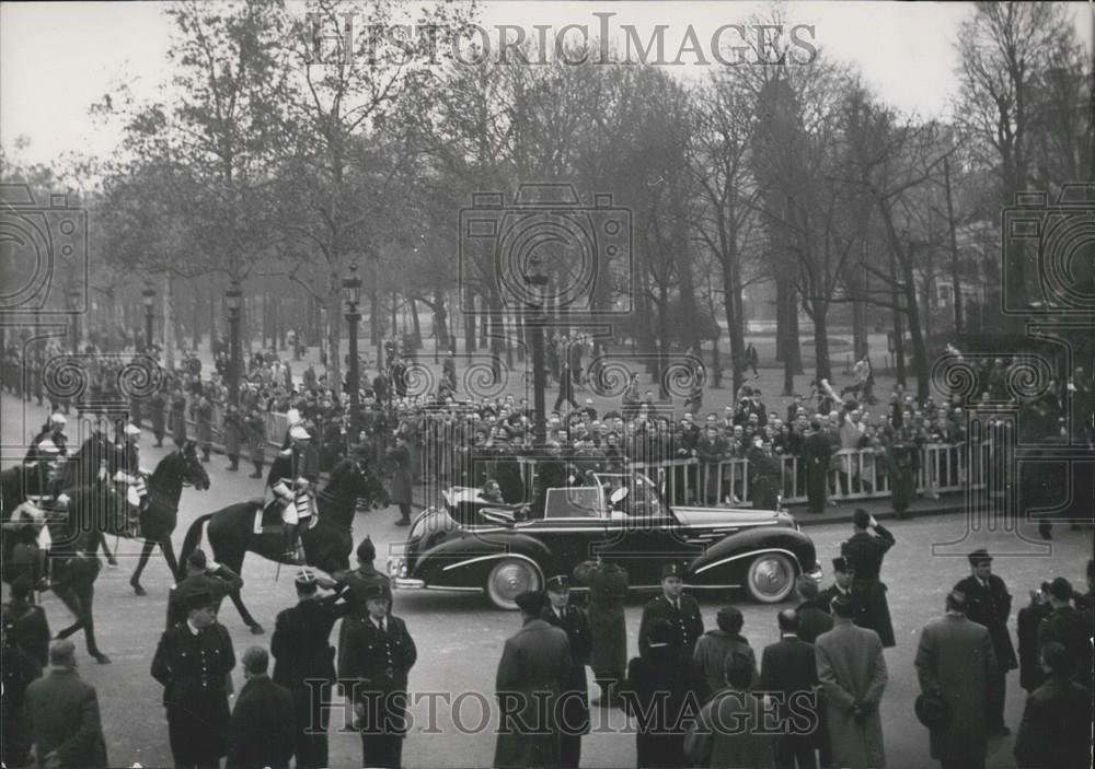 1953 Press Photo French President Rene Coty, Champs-Elysees - Historic Images