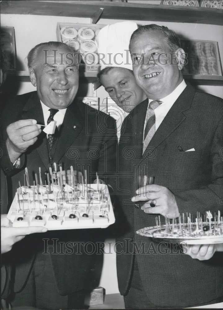 1964 Press Photo &quot;Schmankerl&quot; Sent to Prominent People Present During IKOFA - Historic Images