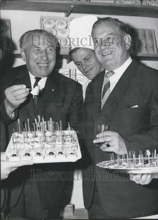 1964 Press Photo "Schmankerl" Sent to Prominent People Present During IKOFA - Historic Images