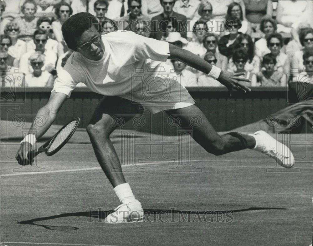 1970 Press Photo Wimbledon Tennis Championships, Arthur Ashe - Historic Images