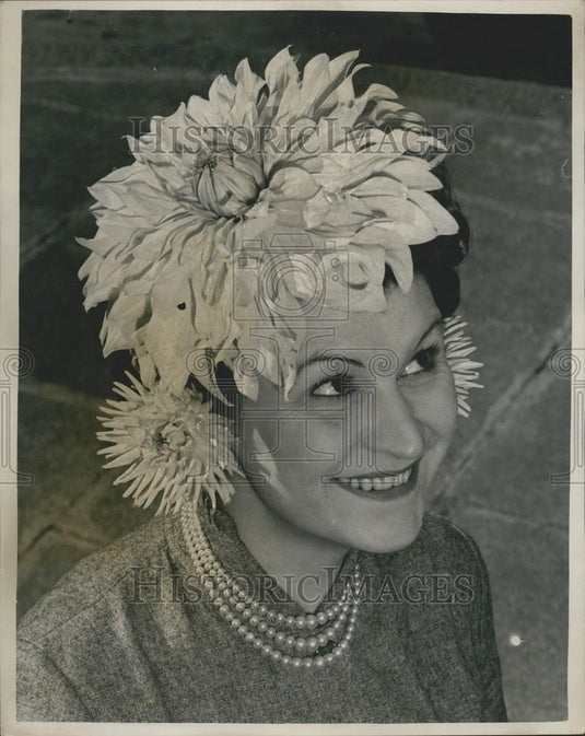 1952 Press Photo Mrs Dee Gilpin, National Dahlia Society Show - Historic Images