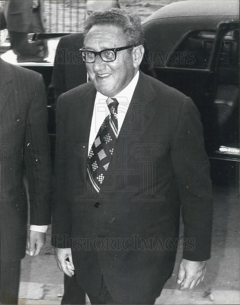 1976 Press Photo  Dr. Henry Kissinger, visits  Foreign Office to see Mr Crosland - Historic Images