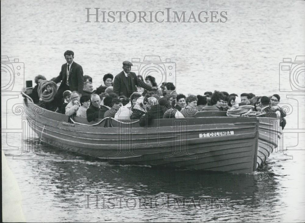 Press Photo Pilgrims Leave Behind Purgatory Island - Historic Images