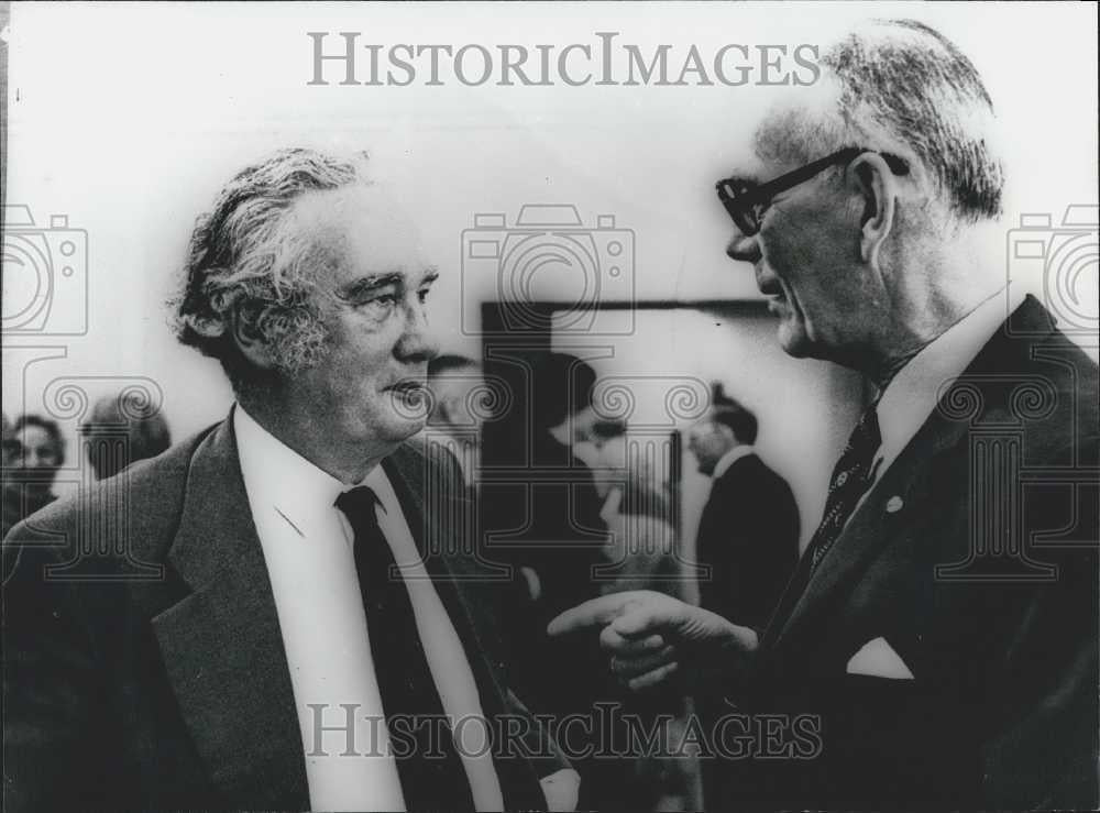 1977 Press Photo Lennart Bernadotte(R) &amp;Sir Derek Barton of Great Britain. - Historic Images