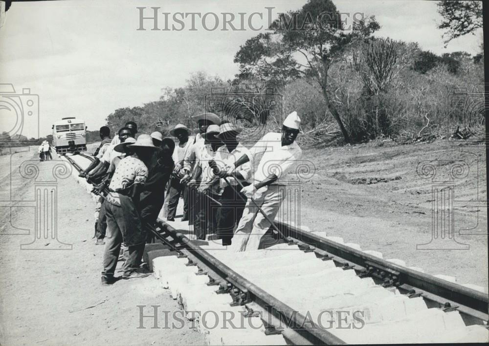 1973 Press Photo Tan Zam Railway - Historic Images