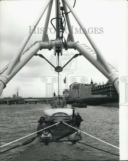 1974 Press Photo its PC88 Mini Submarine Mother Ship Bay Shore Test - Historic Images