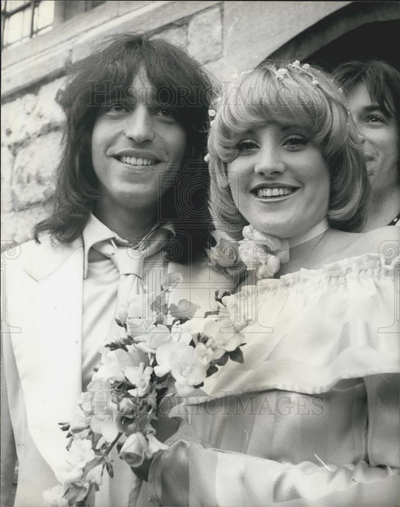 1977 Press Photo Lorna Luft Weds Jake Hooker - Historic Images