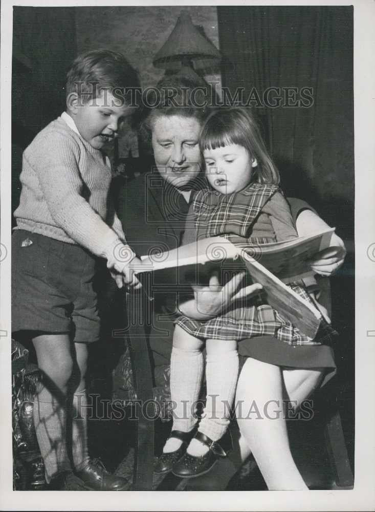 1959 Press Photo Billy and Vicky Trist Holiday Orphans - Historic Images