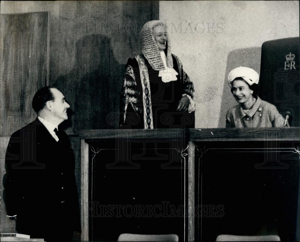 1968 Press Photo Queen opens new building at royal courts of justice - KSB31201 - Historic Images