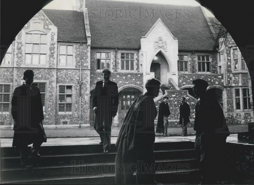 Press Photo Britain&#39;s Oldest Public School In Shadow Of Cathedral - Historic Images