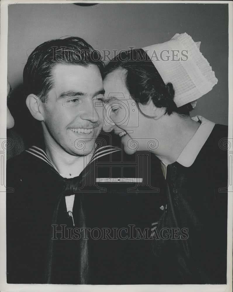 1954 Press Photo George Banks Hero U.S. Aircraft Carrier Bennington Explosion - Historic Images