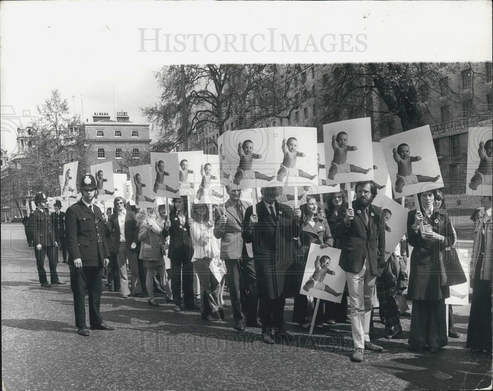 1973 Press Photo Population day march in London - Historic Images