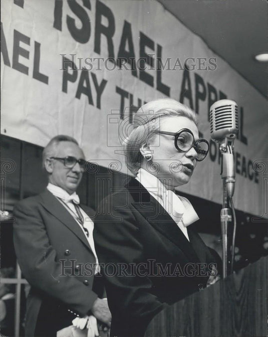 1978 Press Photo Mrs. Moshe Dayan speaks at AK Luncheon in London - Historic Images
