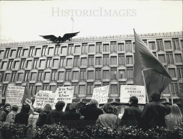 1969 Press Photo Anti-Vietnam war demonstration in Grosvenor Square ...