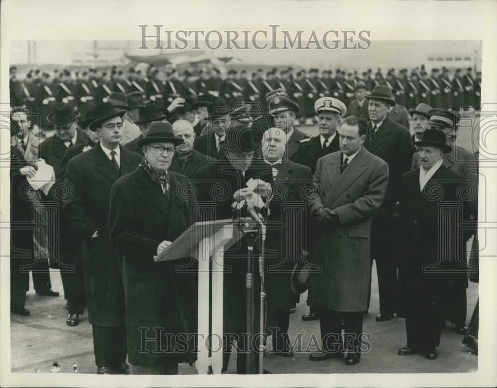 1957 Press Photo President Eisenhower was welcomed by President Coty of France - Historic Images