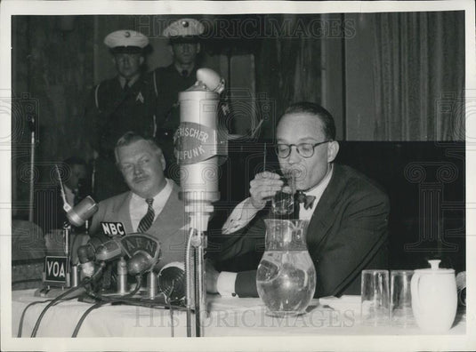 Press Photo AP correspondent William Oatis - Historic Images