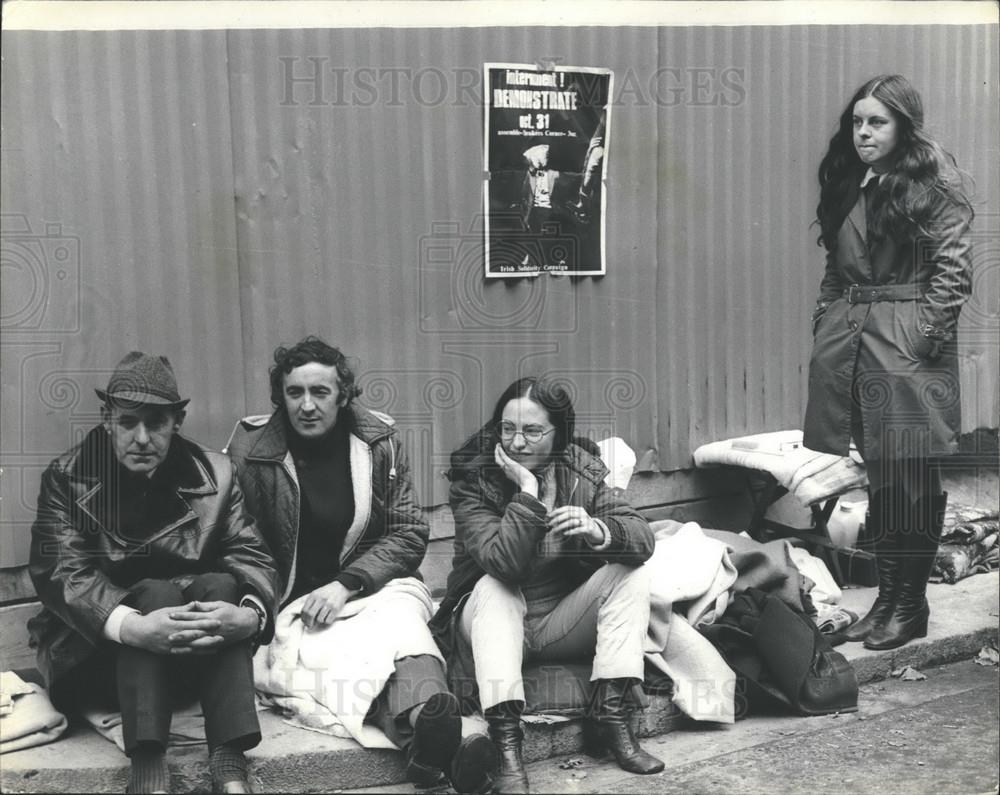 1971 Press Photo Sit Down Protest - Historic Images