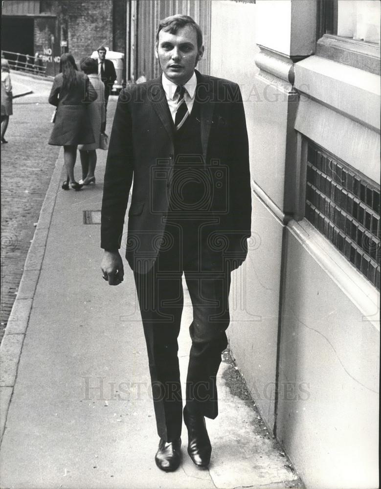 1970 Press Photo Det. Sgt. Roger street to testify on McKay murder - Historic Images