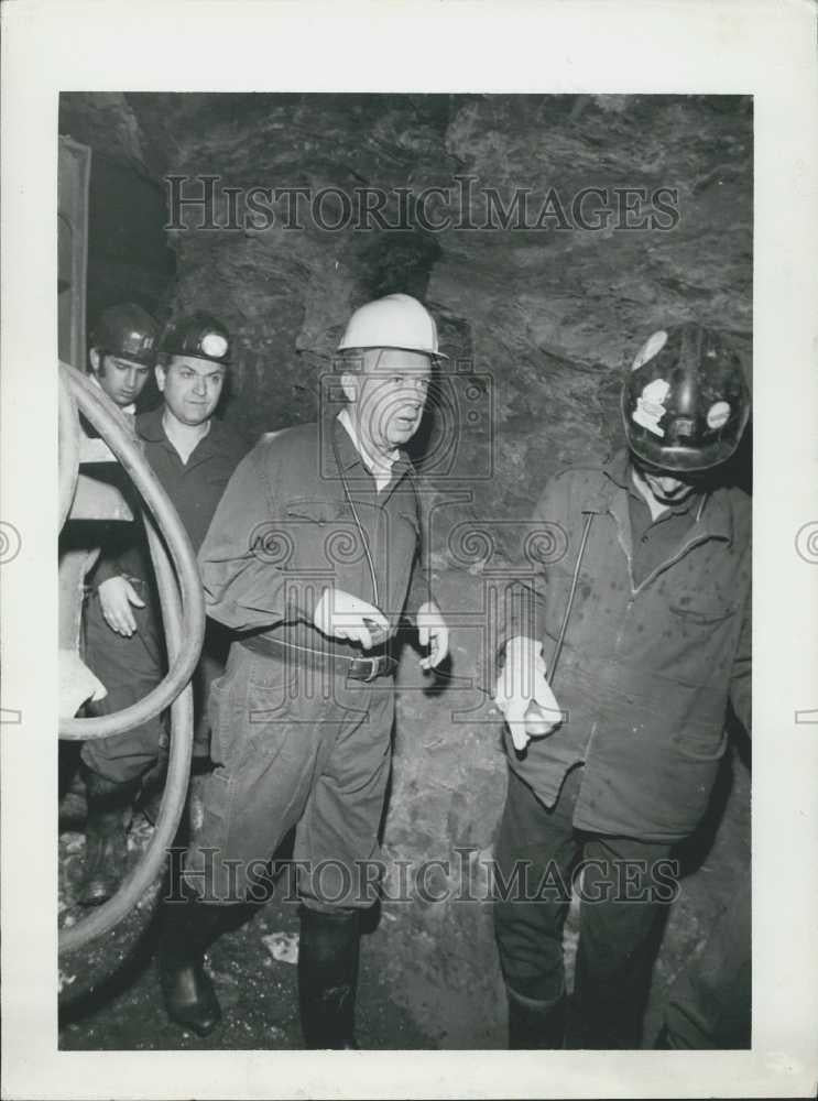 1975 Press Photo Israel Premier Yitzhak Rabin at Timna Copper Mines - Historic Images