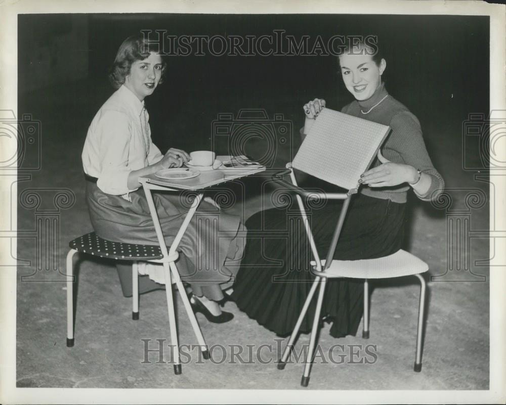 1957 Press Photo Convertible Chair Table Furniture Exhibit London Bradghaw - Historic Images