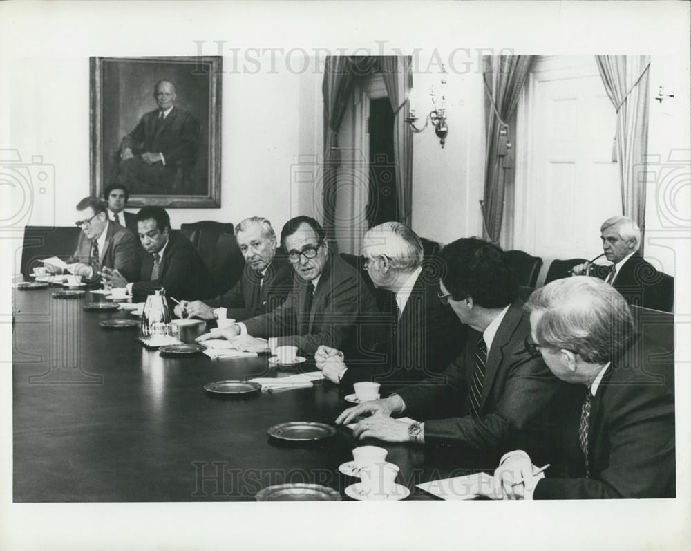 Press Photo Vice President Bush presides over Cabinet meeting - Historic Images