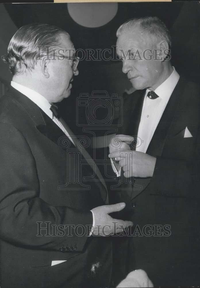 1970 Press Photo Sr. Alexander Menne &amp; German Finance Min Alex Moller - Historic Images