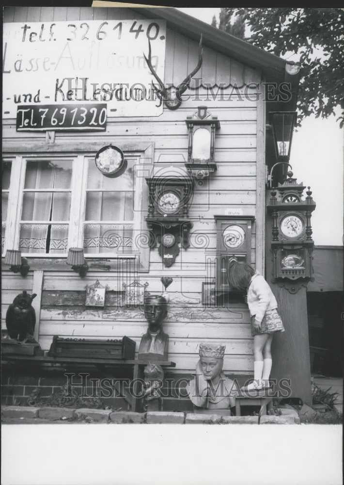 1964 Press Photo KoenigÃƒÆ’&#39;¢&#39;&#39;¬s Flea Market West Germany - Historic Images