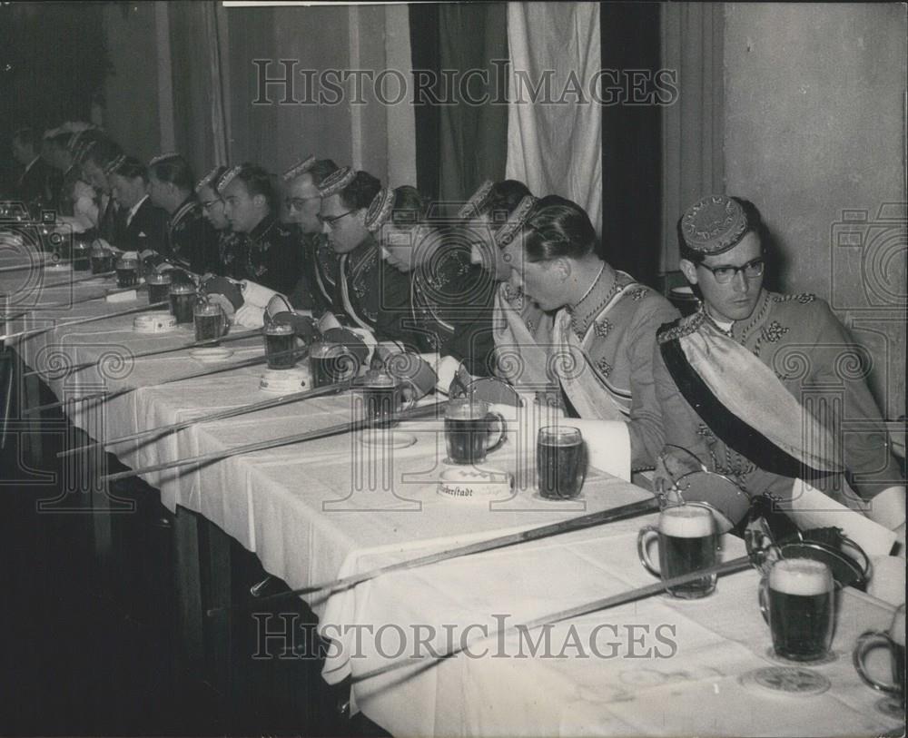 1954 Press Photo &quot;Lowenbraukeller&quot; in Munich - Historic Images