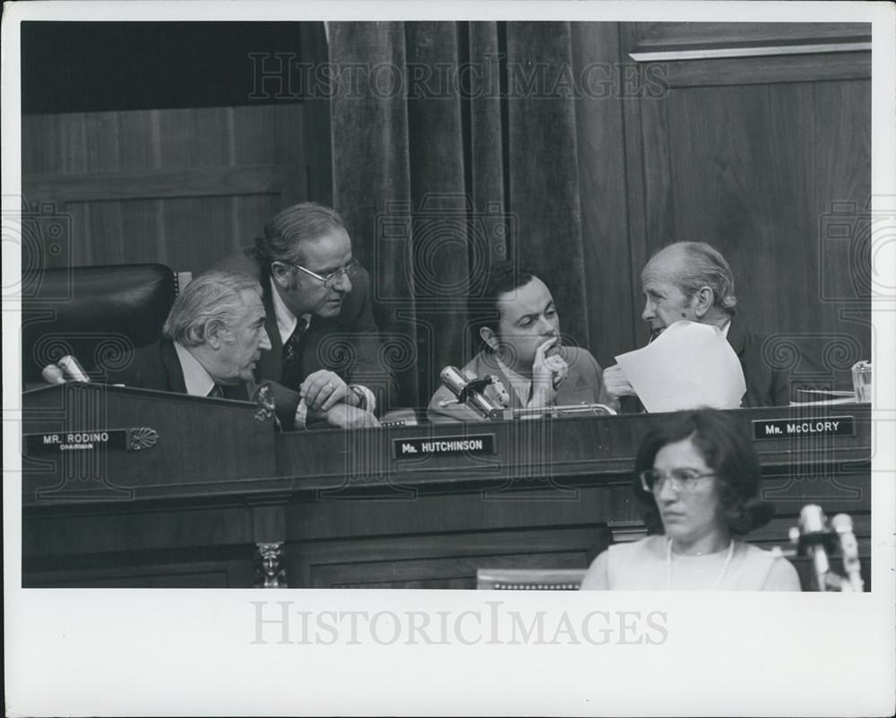 Press Photo Peter Rodino Parliamentarian Expert McClory Elisabeth Holtzman - Historic Images