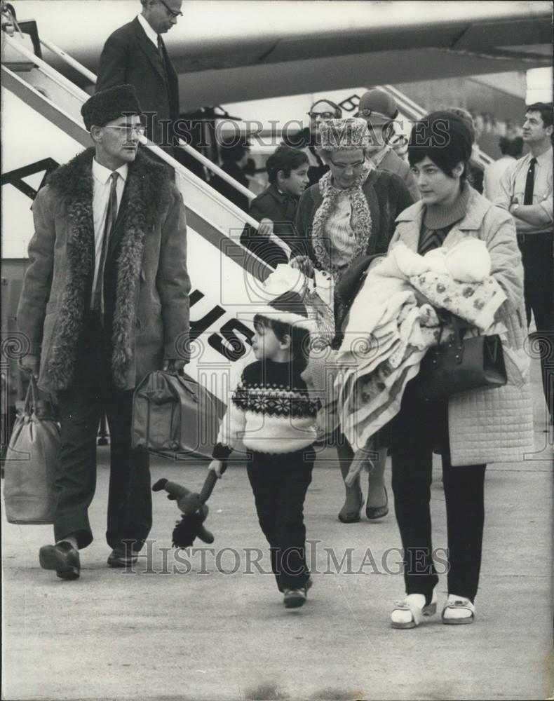 1971 Press Photo Evacuees From West Pakistan - Historic Images