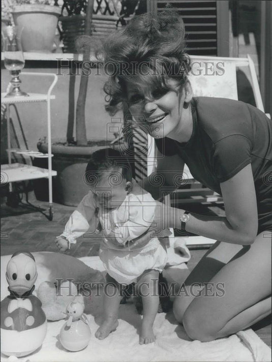 Press Photo Irina Demick daughter Marie Emanuelle 4 Months Old - Historic Images