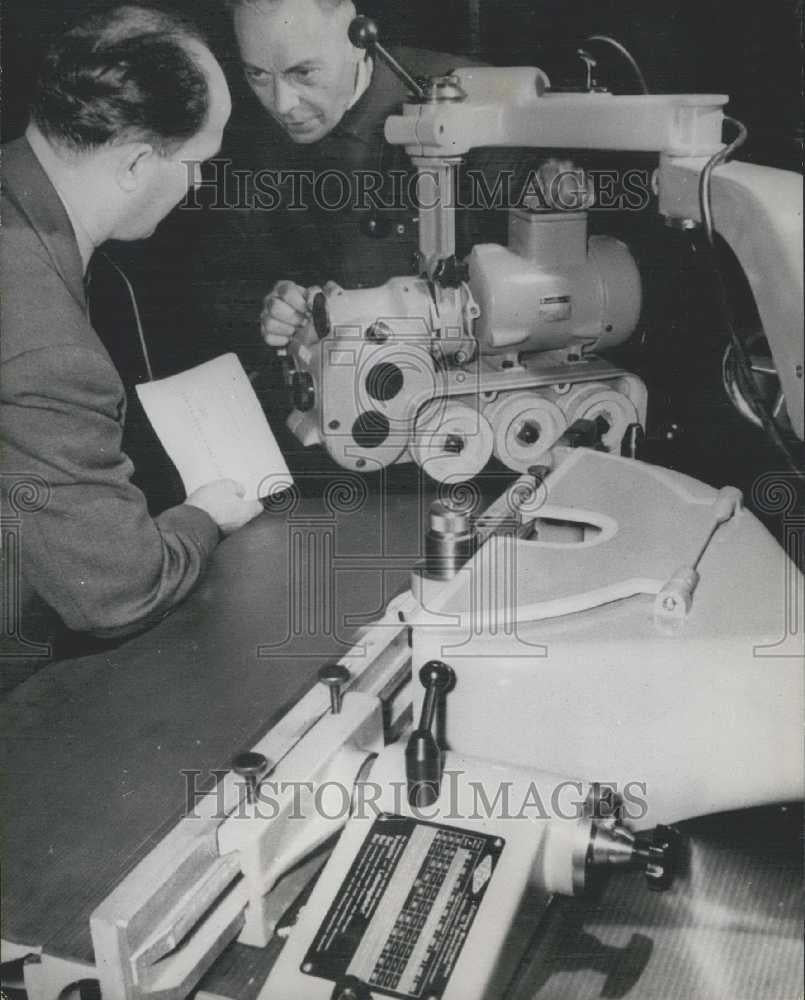 1959 Press Photo Machinery Spring Exhibition Leipzig East Germany - Historic Images