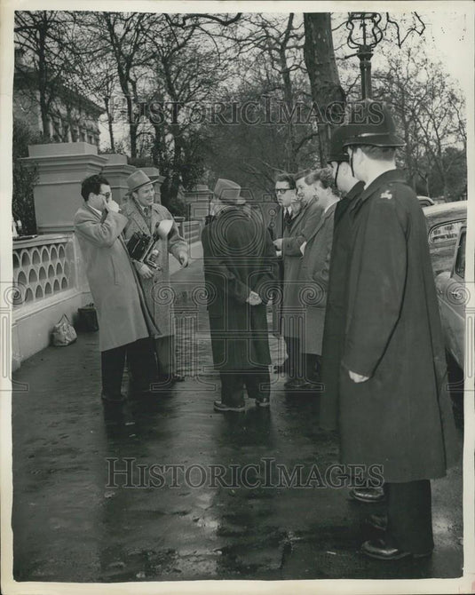 Press Photo Police Men - Historic Images