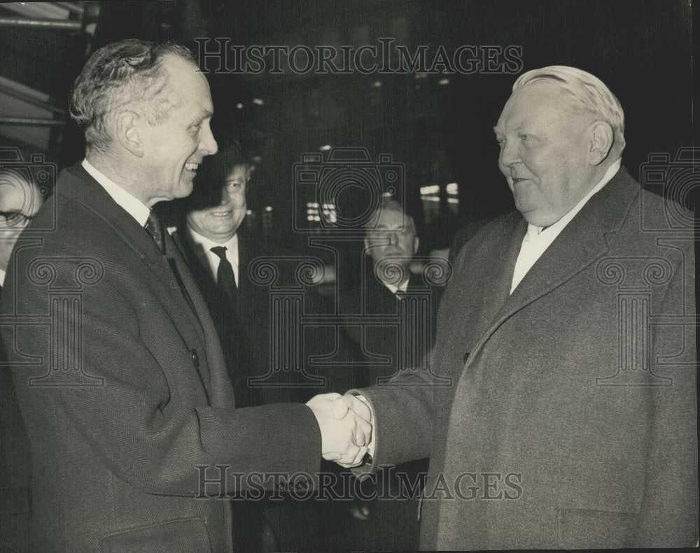 1964 Press Photo West German Chancellor Dr. Ludwig Erhard Arrives In London - Historic Images