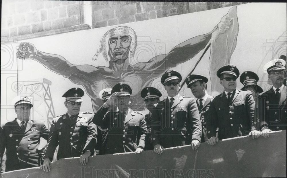 1971 Press Photo of Velasco Alvarado and his ministers in the town of Puno - Historic Images