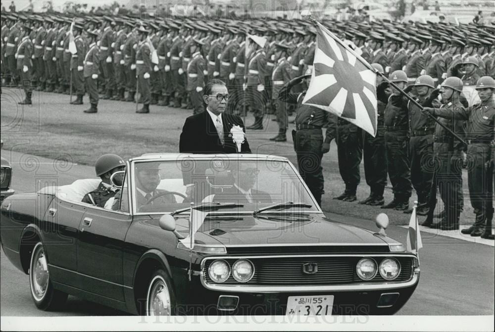 Press Photo Prime Minister Takeo Miki Reviews Troops - Historic Images