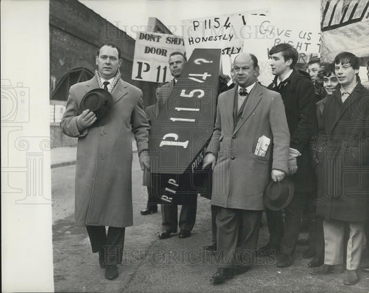 1965 Press Photo Demonstration Against Aircraft Contract Cancellations - Historic Images